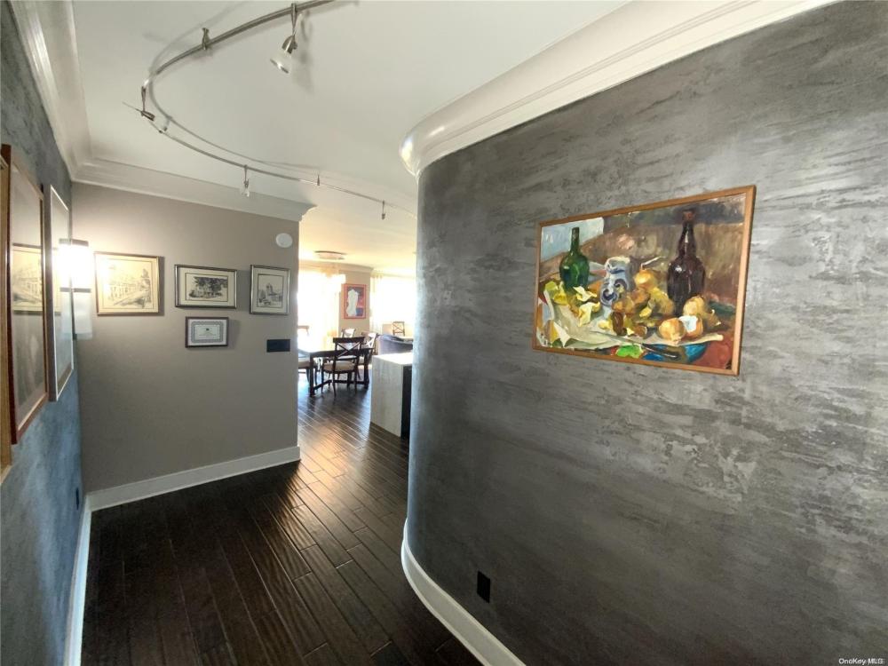 Currently Displayed Property Photo