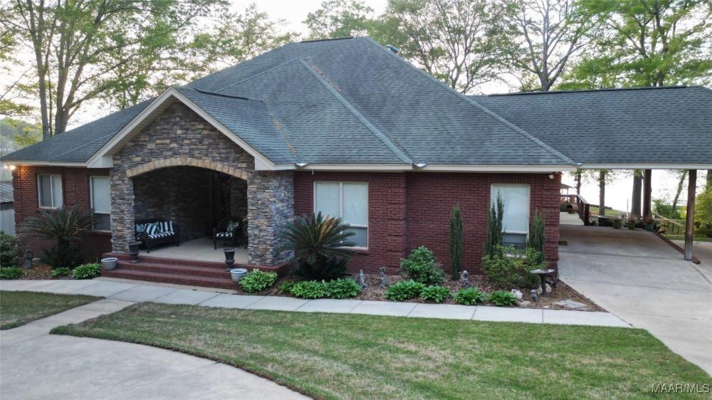 Currently Displayed Property Photo