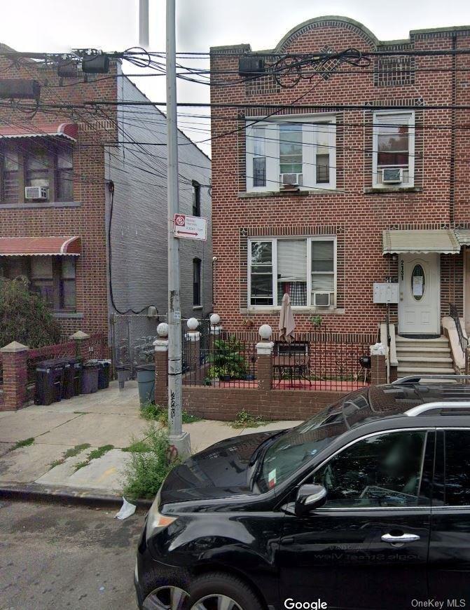 Currently Displayed Property Photo