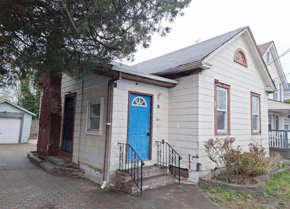 Currently Displayed Property Photo