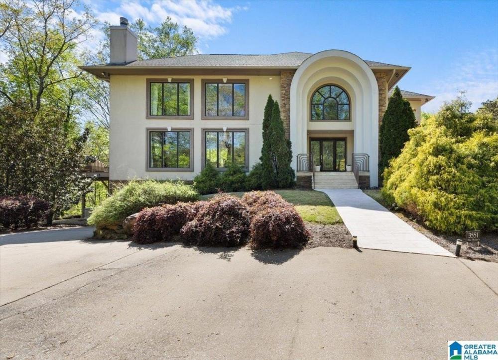 Currently Displayed Property Photo