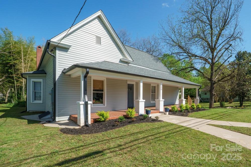 Currently Displayed Property Photo