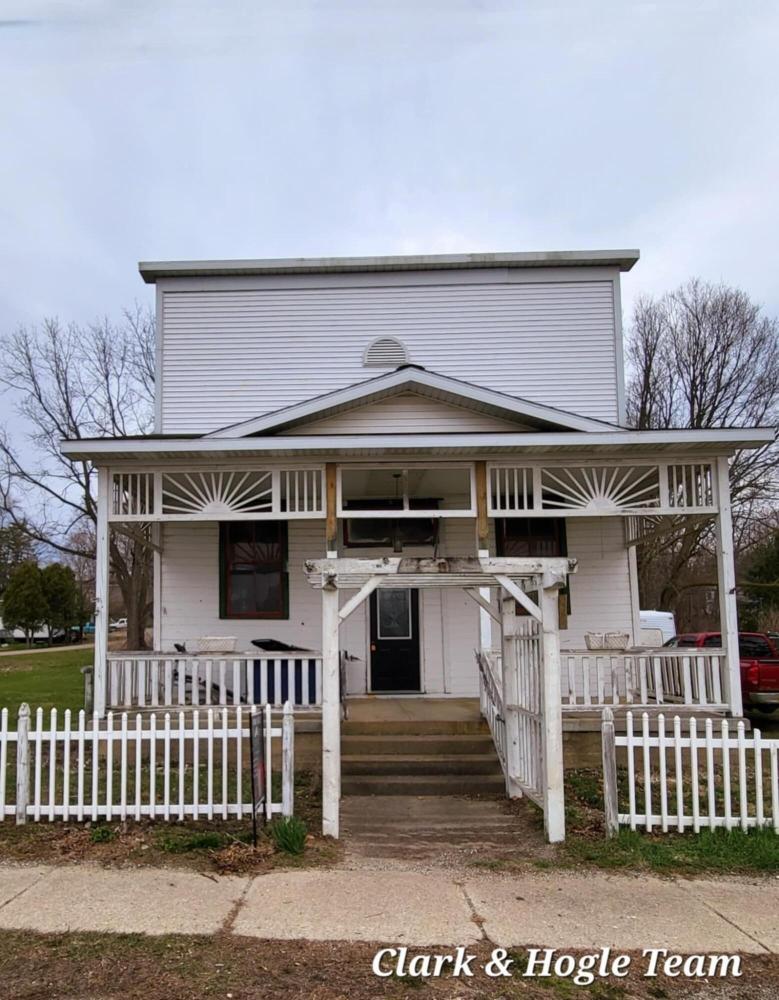 Currently Displayed Property Photo