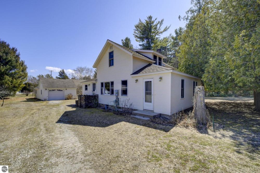 Currently Displayed Property Photo