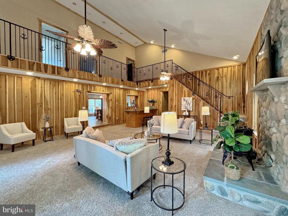 Currently Displayed Property Photo