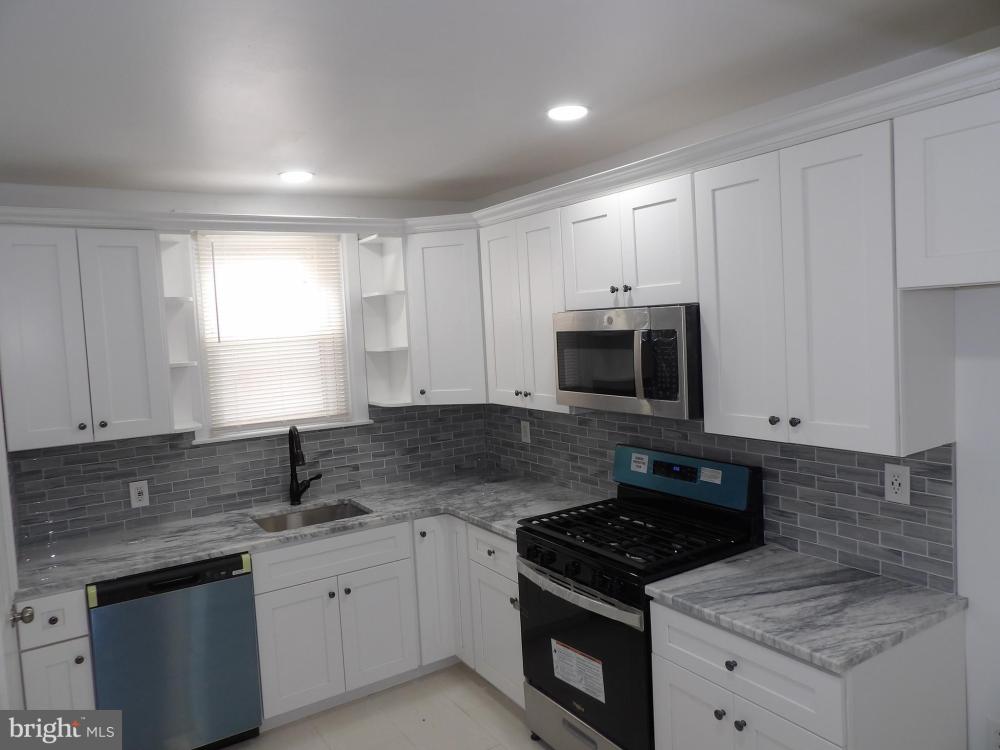 Currently Displayed Property Photo