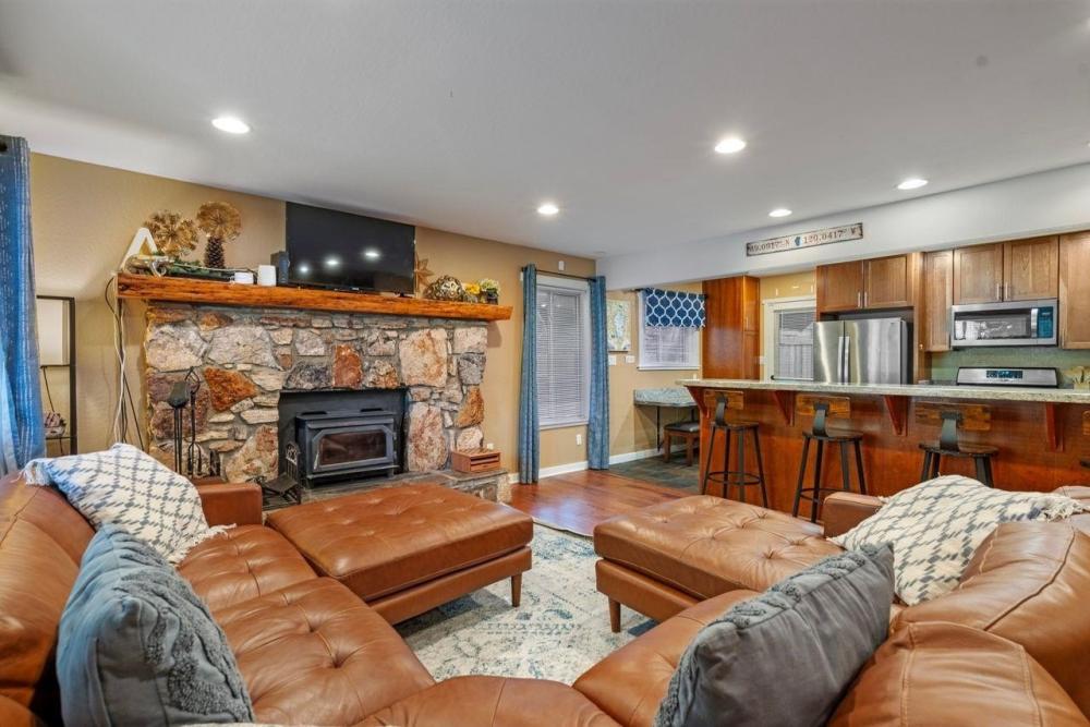 Currently Displayed Property Photo