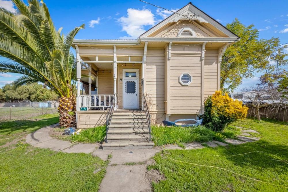 Currently Displayed Property Photo