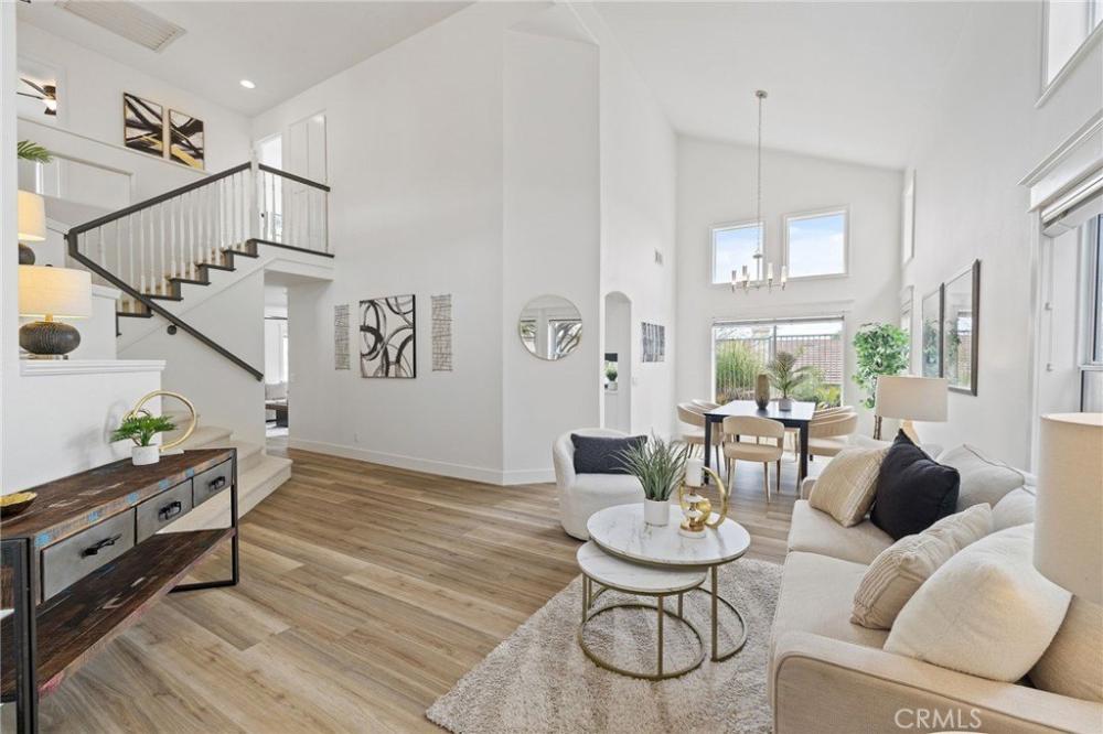 Currently Displayed Property Photo