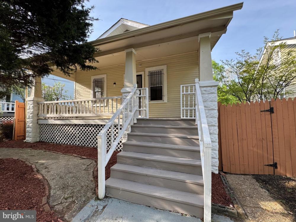 Currently Displayed Property Photo