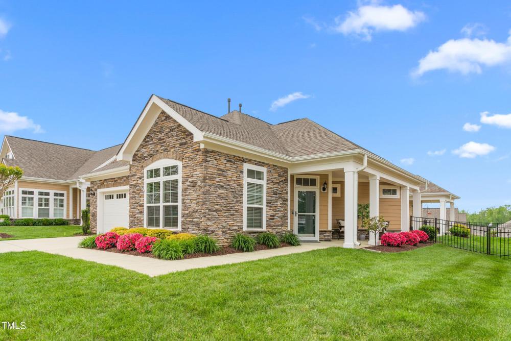Currently Displayed Property Photo