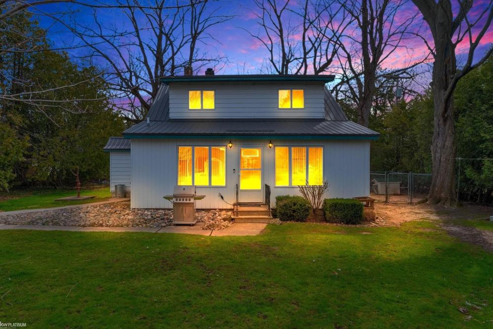 Currently Displayed Property Photo