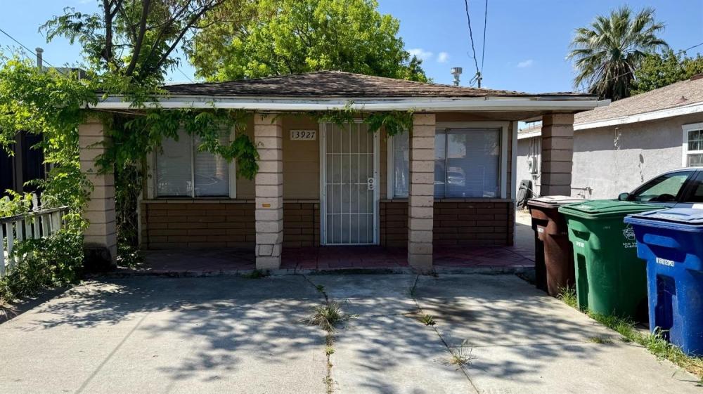 Currently Displayed Property Photo