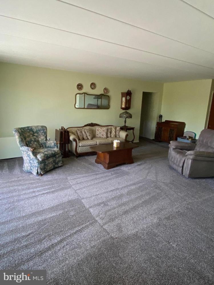 Currently Displayed Property Photo