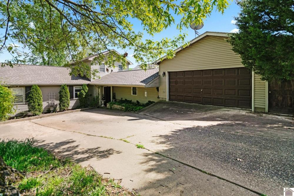 Currently Displayed Property Photo