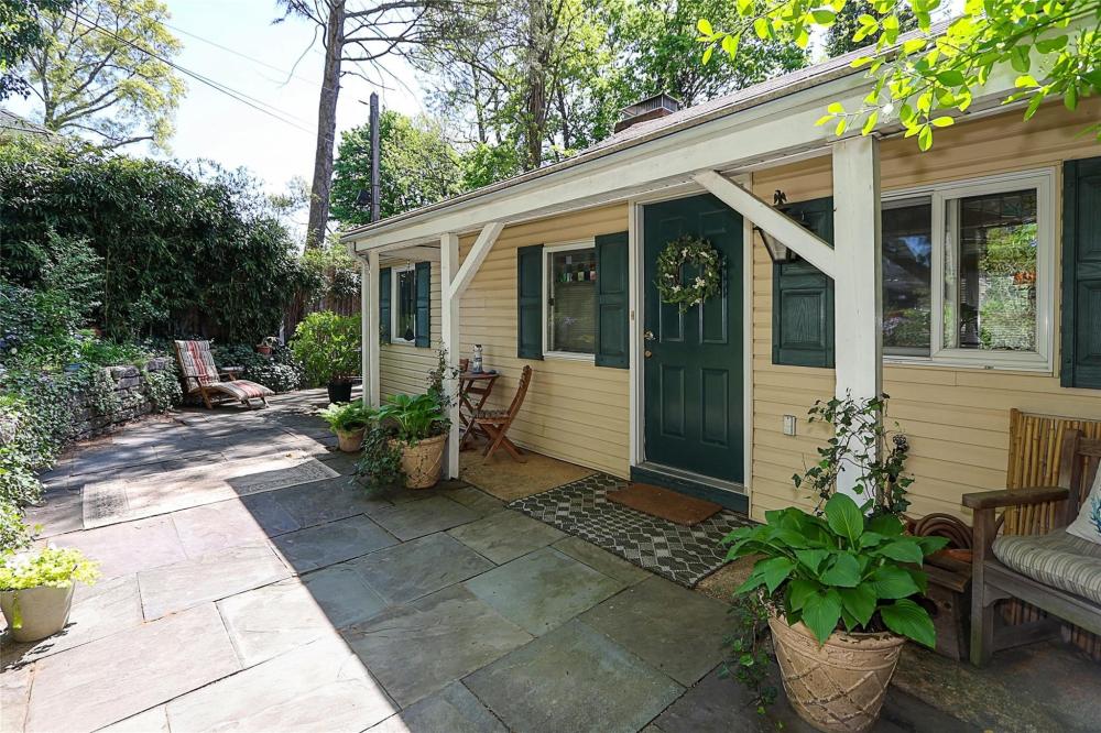 Currently Displayed Property Photo
