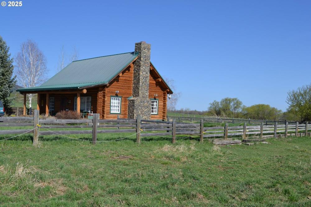 Currently Displayed Property Photo