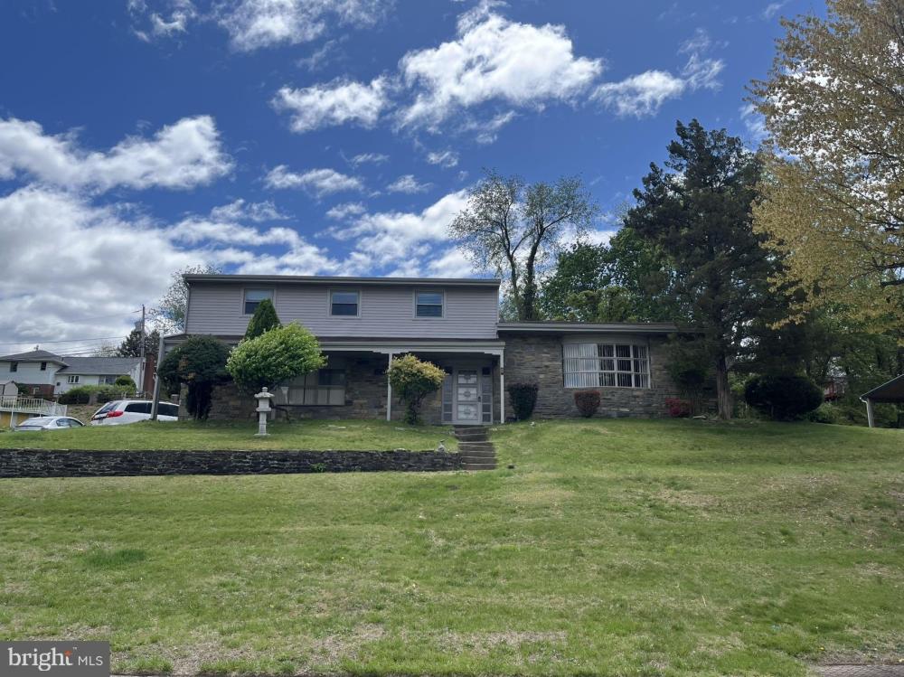 Currently Displayed Property Photo