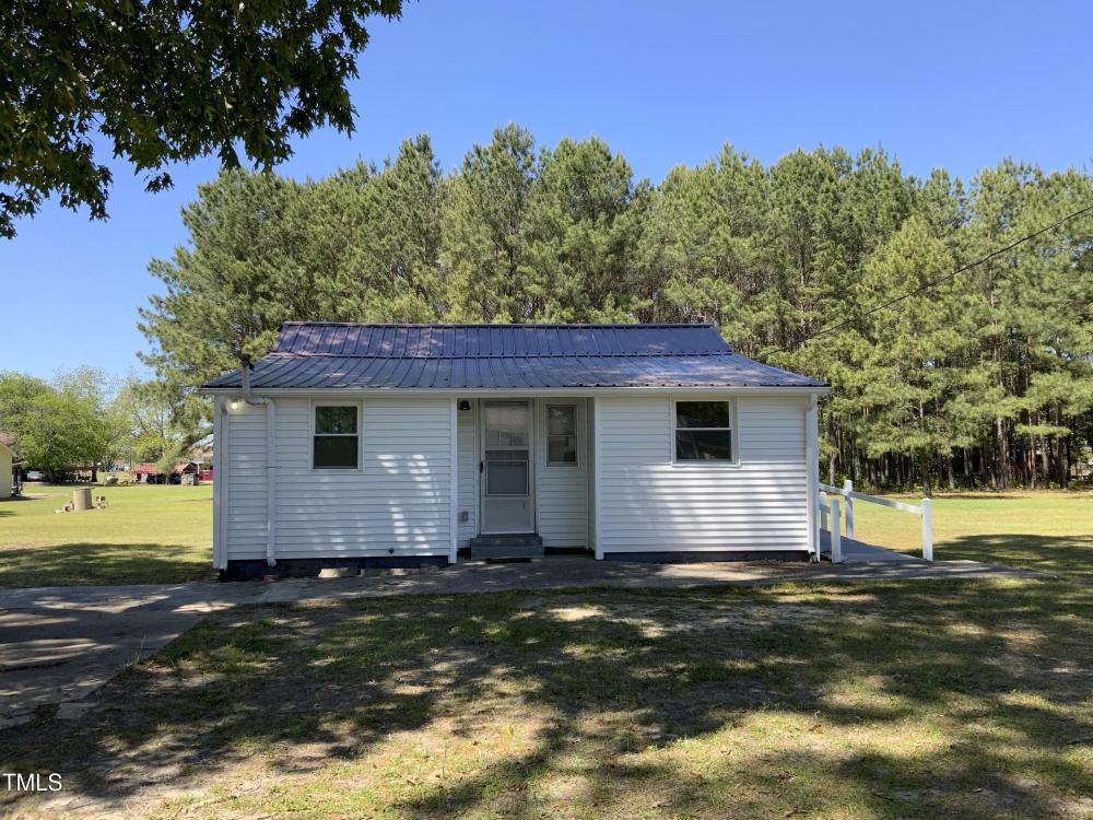 Currently Displayed Property Photo