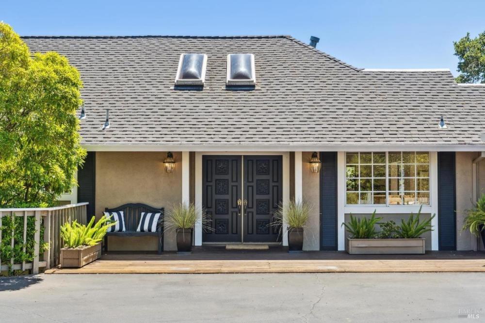 Currently Displayed Property Photo