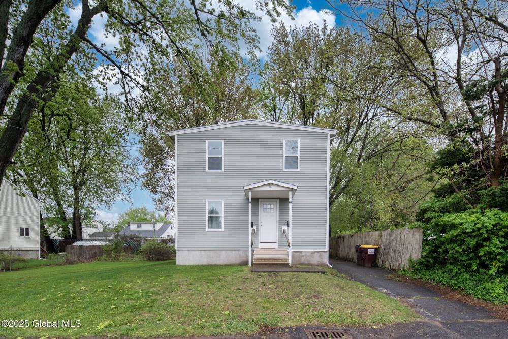 Currently Displayed Property Photo