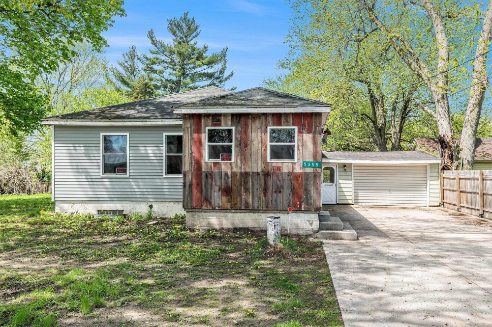 Currently Displayed Property Photo