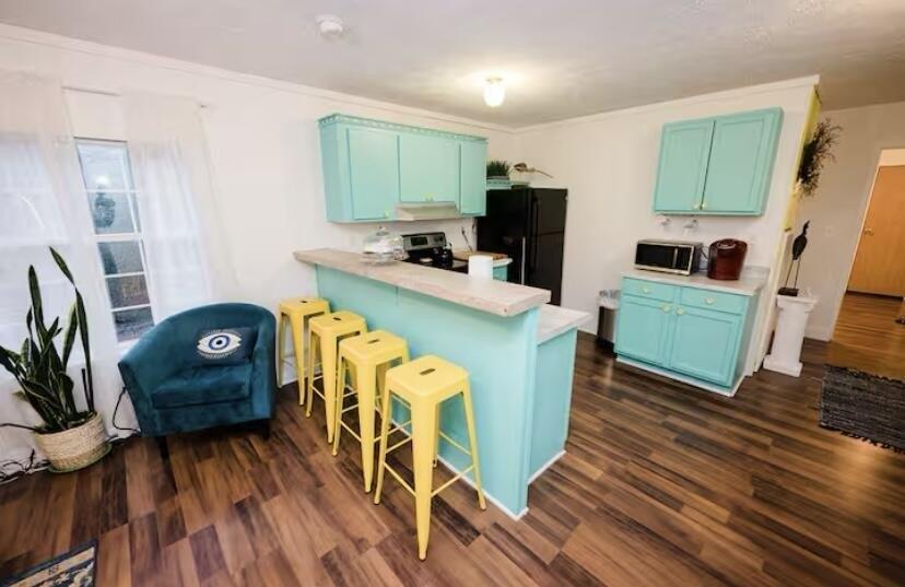 Currently Displayed Property Photo
