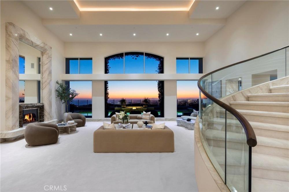 Currently Displayed Property Photo