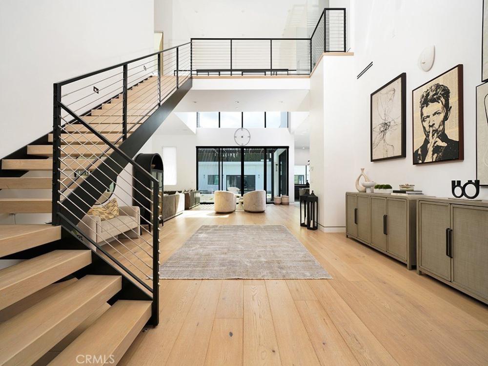 Currently Displayed Property Photo