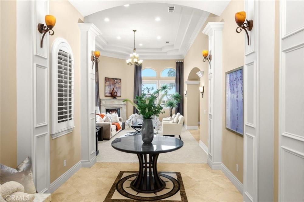 Currently Displayed Property Photo