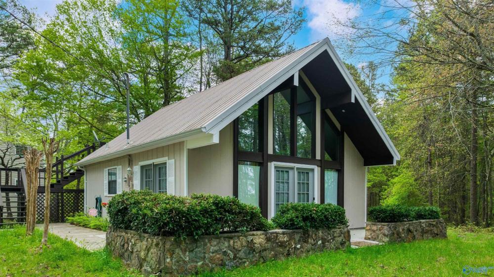 Currently Displayed Property Photo