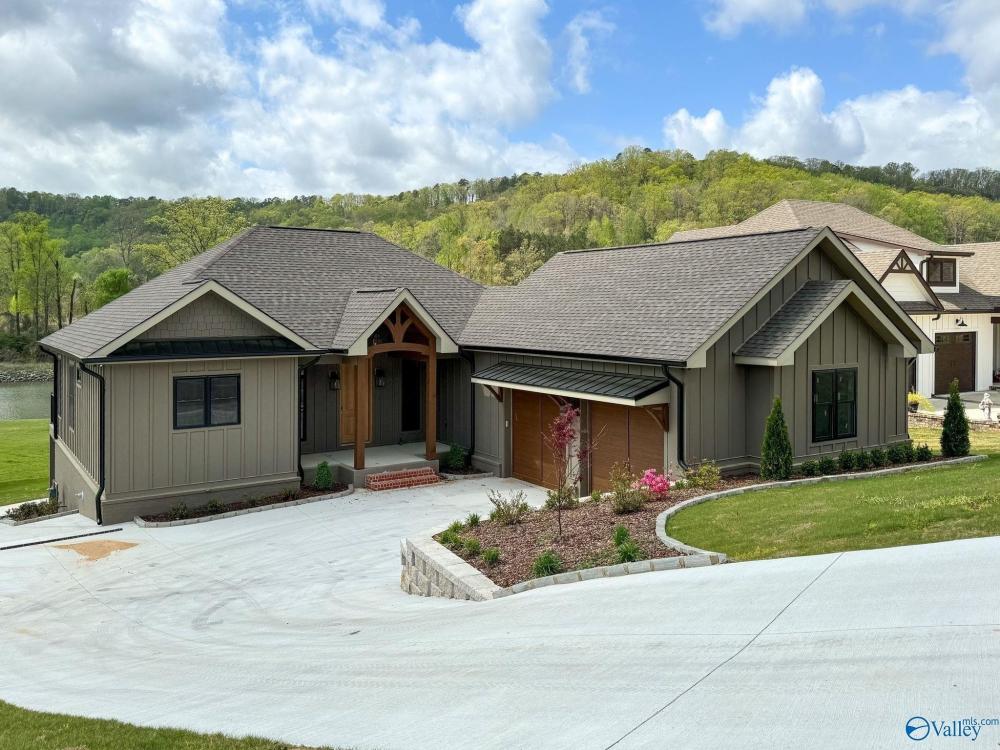 Currently Displayed Property Photo