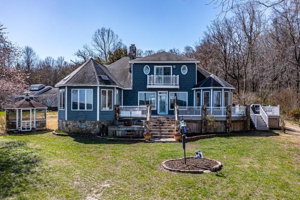 Currently Displayed Property Photo