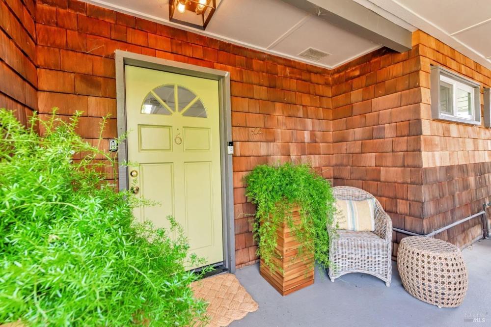 Currently Displayed Property Photo