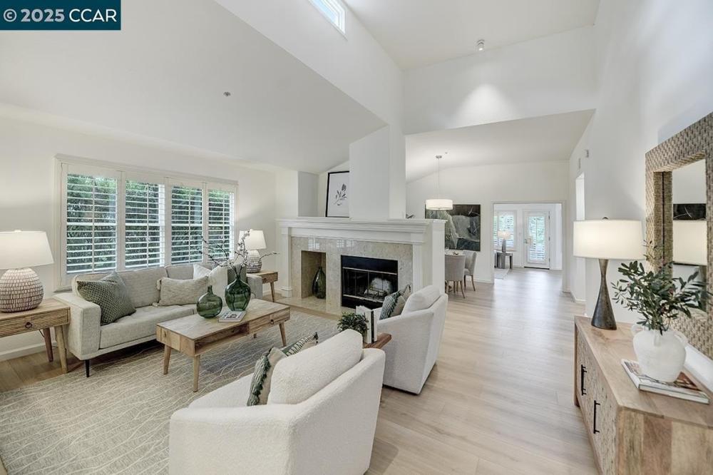 Currently Displayed Property Photo