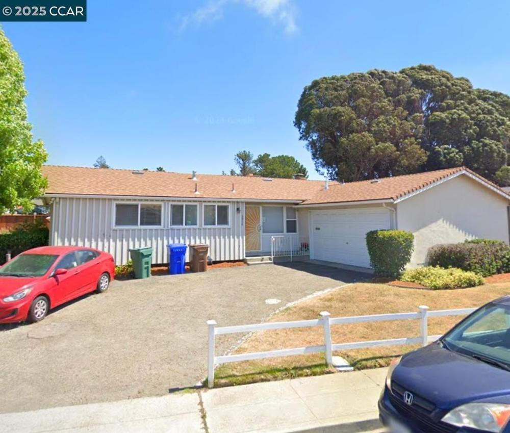 Currently Displayed Property Photo