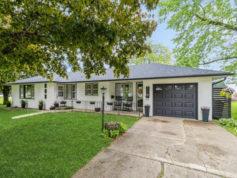 Currently Displayed Property Photo
