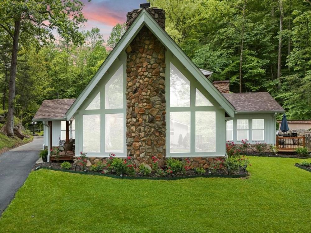 Currently Displayed Property Photo