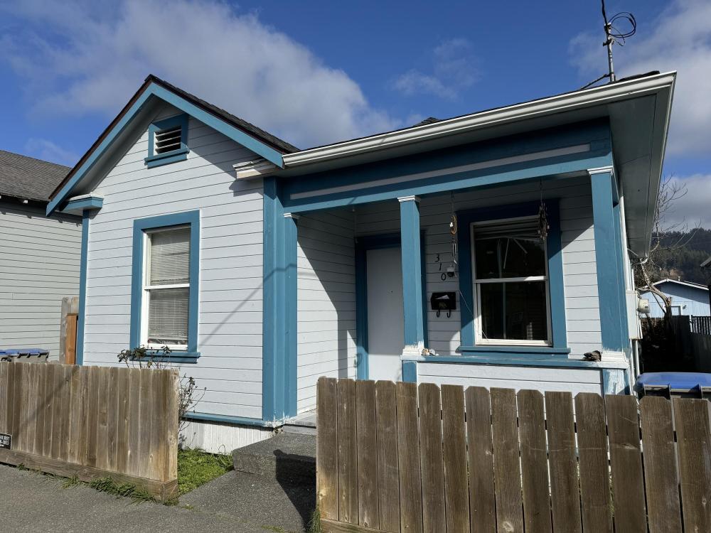 Currently Displayed Property Photo