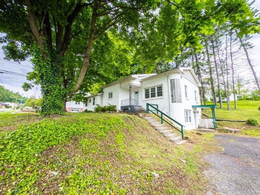 Currently Displayed Property Photo