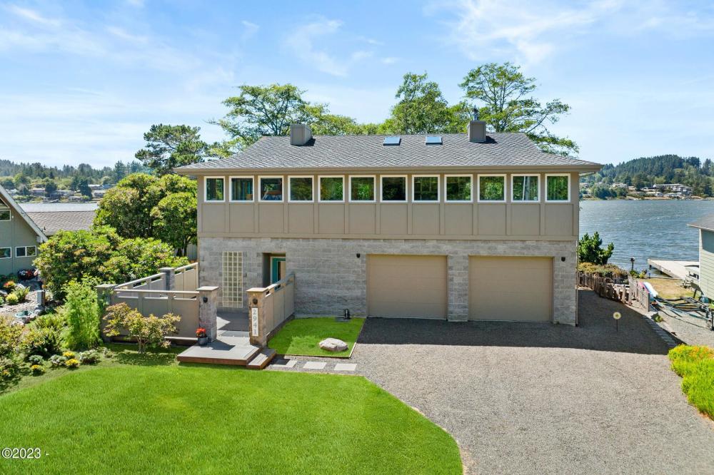 Currently Displayed Property Photo