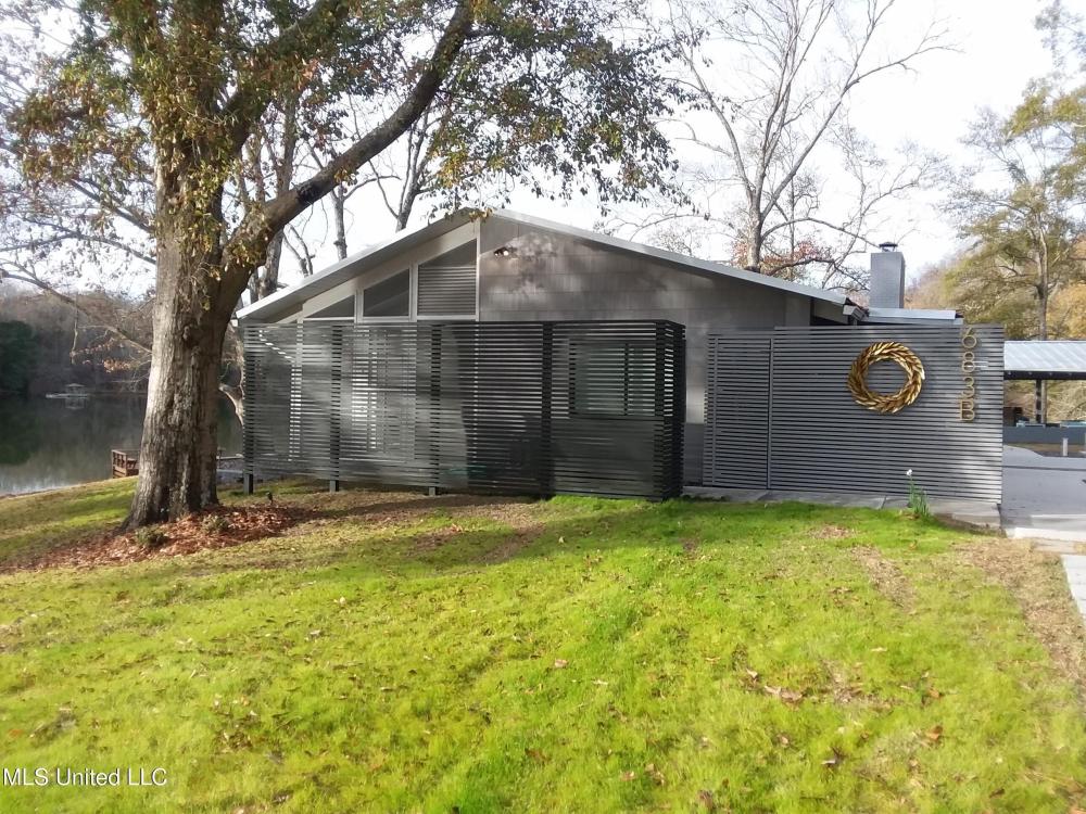Currently Displayed Property Photo