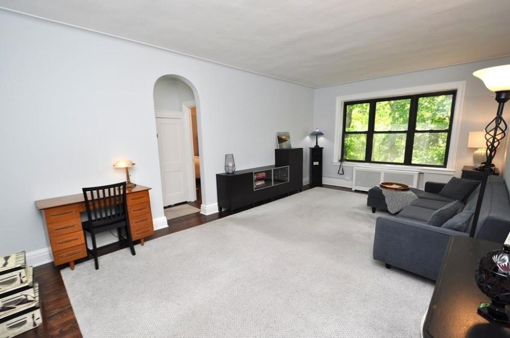 Currently Displayed Property Photo