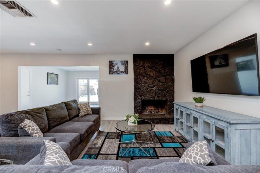 Currently Displayed Property Photo