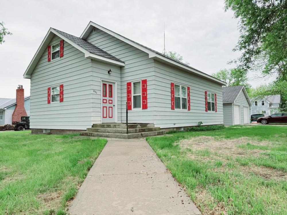 Currently Displayed Property Photo