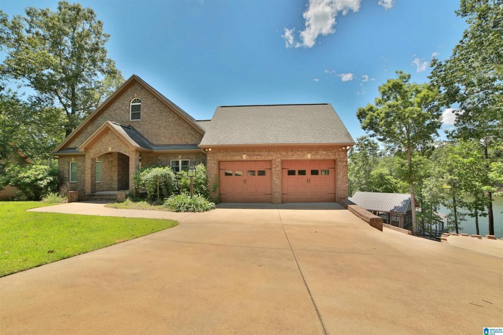 Currently Displayed Property Photo