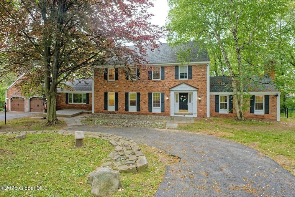 Currently Displayed Property Photo