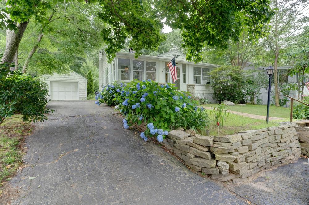 Currently Displayed Property Photo