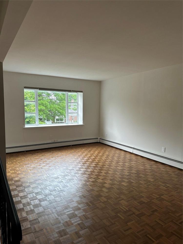 Currently Displayed Property Photo