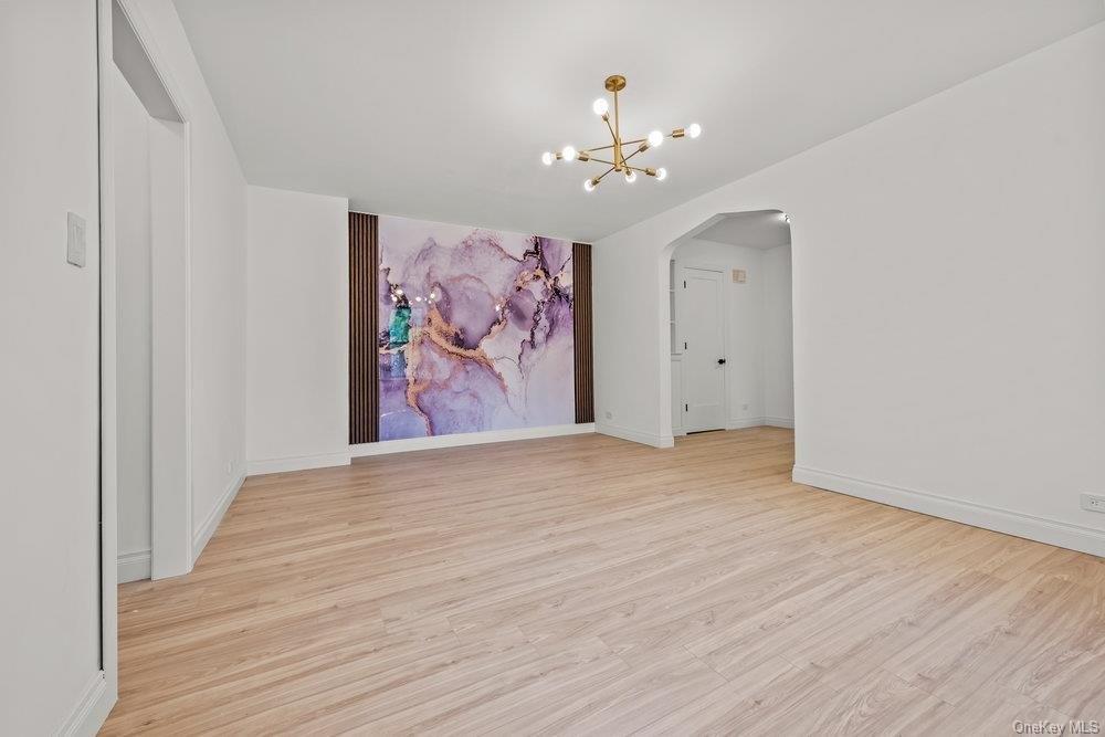 Currently Displayed Property Photo